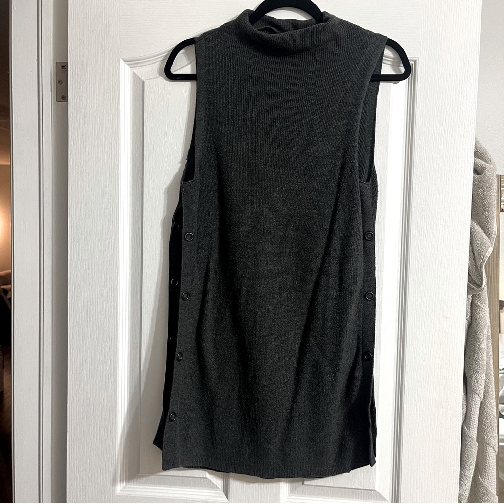 3/$25 ✨ Reitmans sleeveless tunic